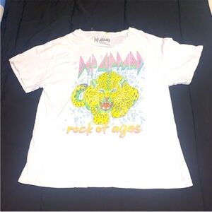 Def Lepsrd graphics tee small
